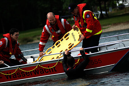 DRK-Journalistencamp Xanten Xanten “Brand auf einem Ausflugsdampfer“ DRK-Journalistencamp Xanten Xanten “Brand auf einem Ausflugsdampfer“