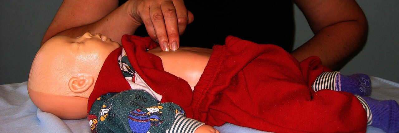 Herz-Lungen-Wiederbelebung bei Säuglingen und Kleinkindern Herz-Lungen-Wiederbelebung bei Säuglingen und Kleinkindern